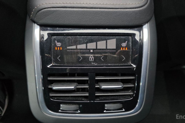 2021 Volvo XC60 с пробегом 33 635 км