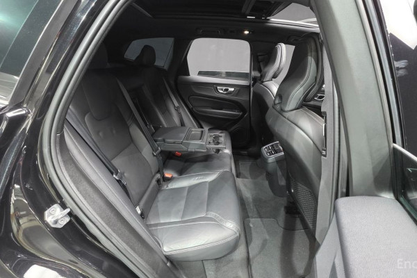 2021 Volvo XC60 с пробегом 33 635 км