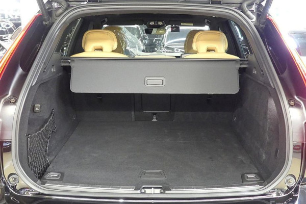 2022 Volvo XC60 с пробегом 48 636 км