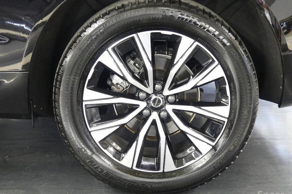 2022 Volvo XC60 с пробегом 48 636 км