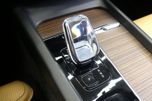 2022 Volvo XC60 с пробегом 48 636 км