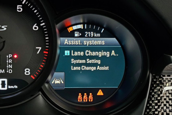 2023 Porsche Macan с пробегом 21 009 км