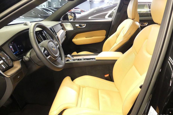 2022 Volvo XC60 с пробегом 48 636 км