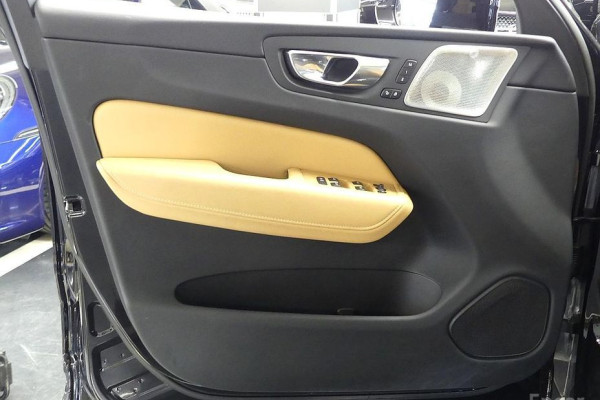 2022 Volvo XC60 с пробегом 48 636 км