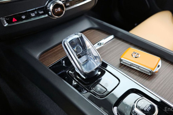 2022 Volvo XC60 с пробегом 28 907 км