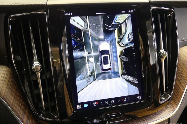 2022 Volvo XC60 с пробегом 48 636 км