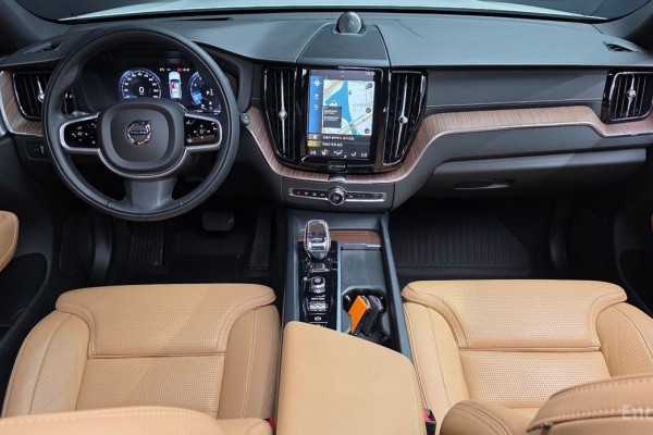 2021 Volvo XC60 с пробегом 18 952 км