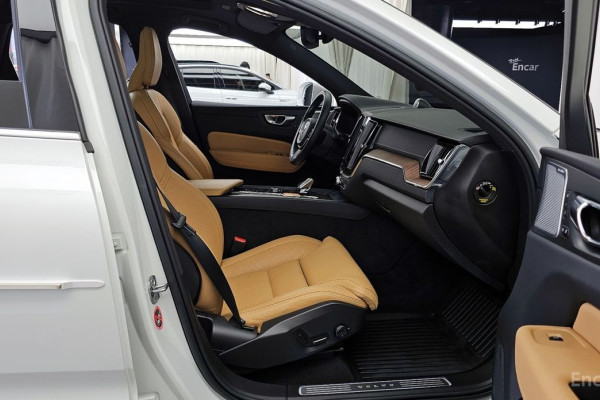 2022 Volvo XC60 с пробегом 28 907 км