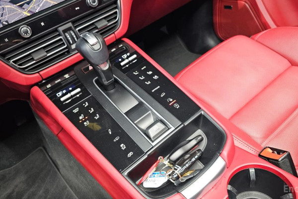 2023 Porsche Macan с пробегом 28 953 км