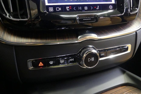 2022 Volvo XC60 с пробегом 48 636 км