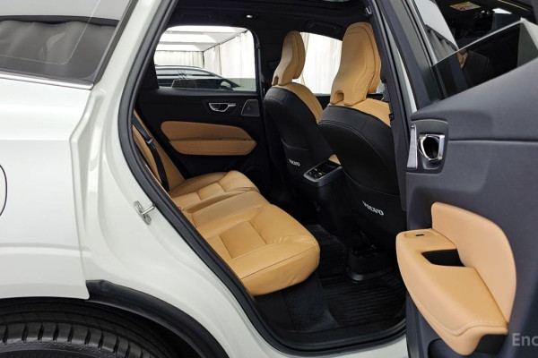 2022 Volvo XC60 с пробегом 28 907 км