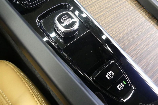 2022 Volvo XC60 с пробегом 48 636 км