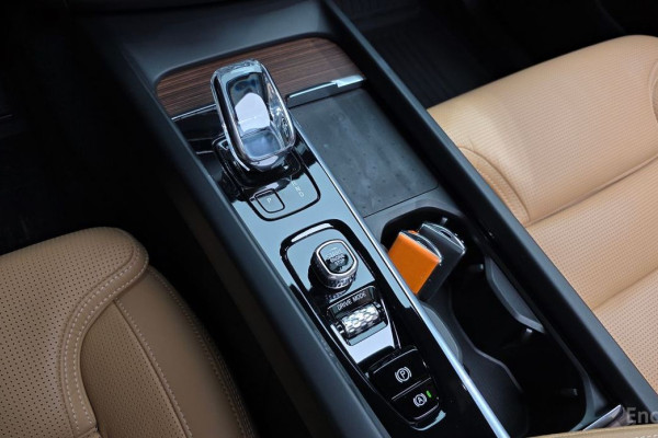 2021 Volvo XC60 с пробегом 18 952 км