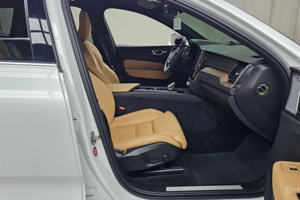 2022 Volvo XC60 с пробегом 29 655 км