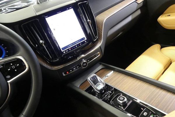 2022 Volvo XC60 с пробегом 48 636 км