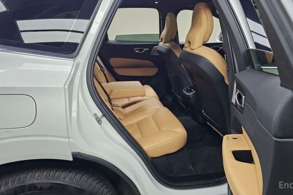 2022 Volvo XC60 с пробегом 29 655 км