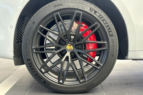 2022 Porsche Macan с пробегом 30 468 км