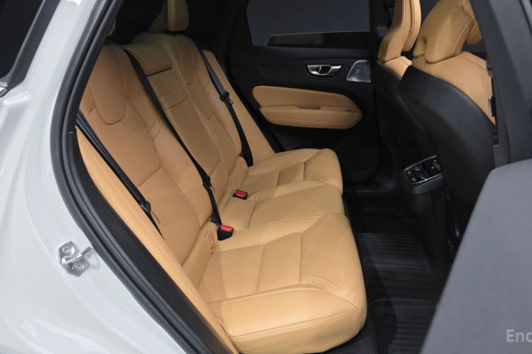 2021 Volvo XC60 с пробегом 18 952 км