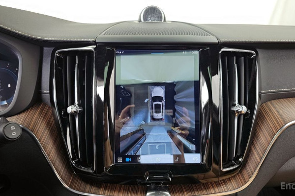 2022 Volvo XC60 с пробегом 28 907 км