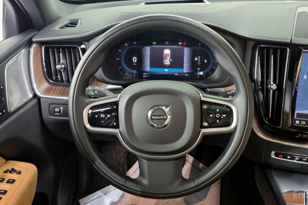 2021 Volvo XC60 с пробегом 38 430 км