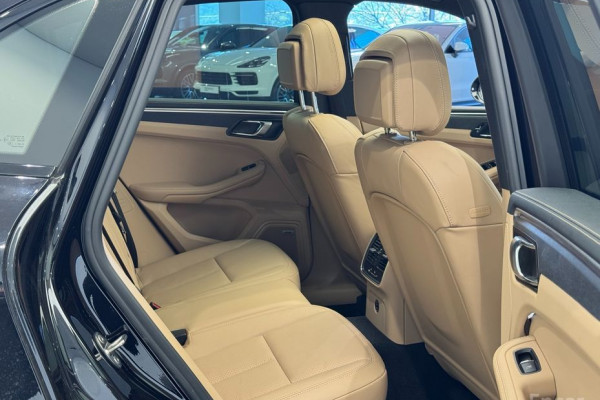 2022 Porsche Macan с пробегом 34 900 км