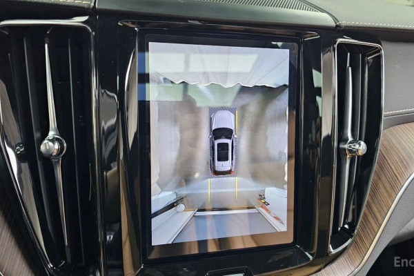 2022 Volvo XC60 с пробегом 29 655 км