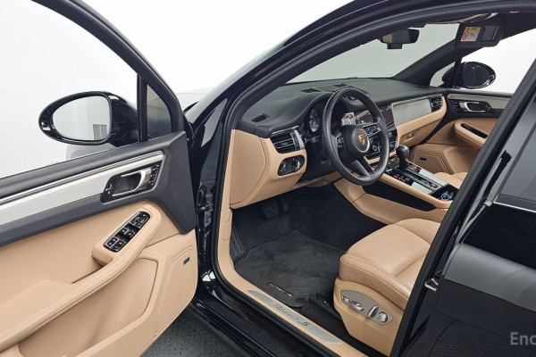 2022 Porsche Macan с пробегом 17 629 км