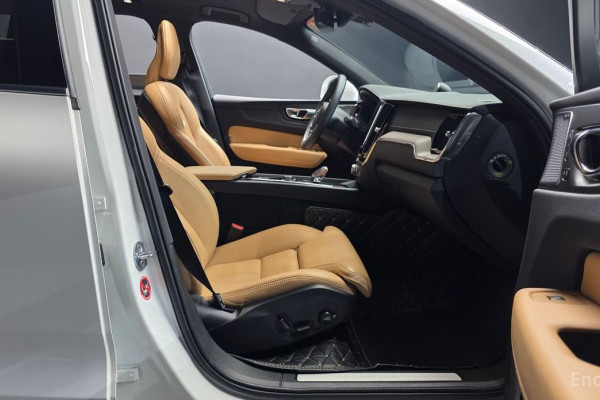 2022 Volvo XC60 с пробегом 51 584 км