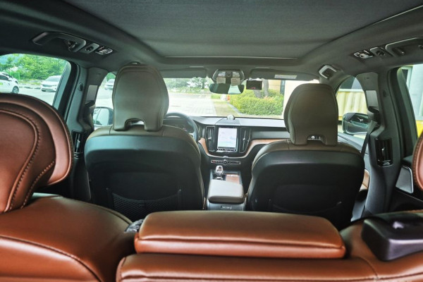 2023 Volvo XC60 с пробегом 38 700 км