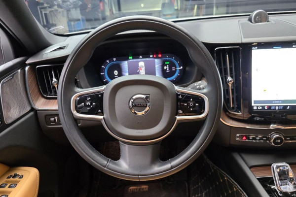 2022 Volvo XC60 с пробегом 51 584 км