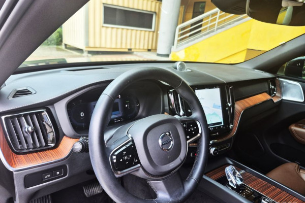 2023 Volvo XC60 с пробегом 38 700 км