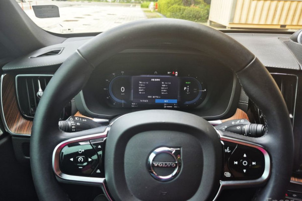 2023 Volvo XC60 с пробегом 38 700 км