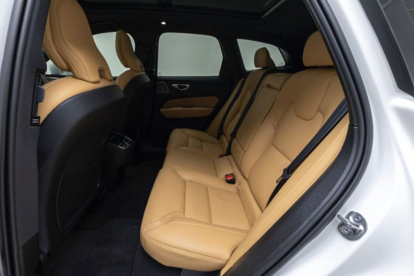 2022 Volvo XC60 с пробегом 25 702 км