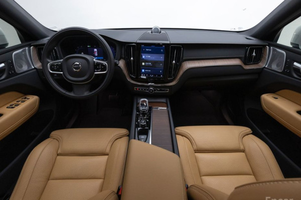 2022 Volvo XC60 с пробегом 25 702 км