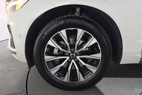 2023 Volvo XC60 с пробегом 29 579 км