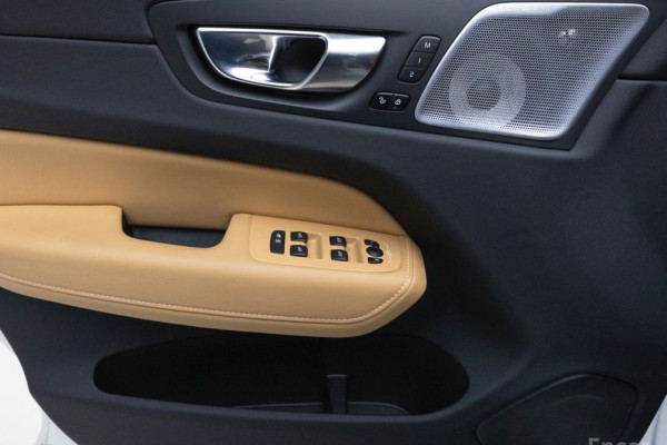 2022 Volvo XC60 с пробегом 25 702 км