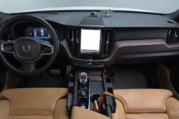 2023 Volvo XC60 с пробегом 29 579 км