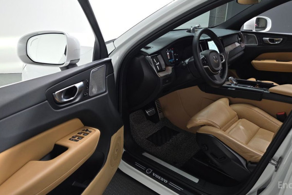 2023 Volvo XC60 с пробегом 29 579 км