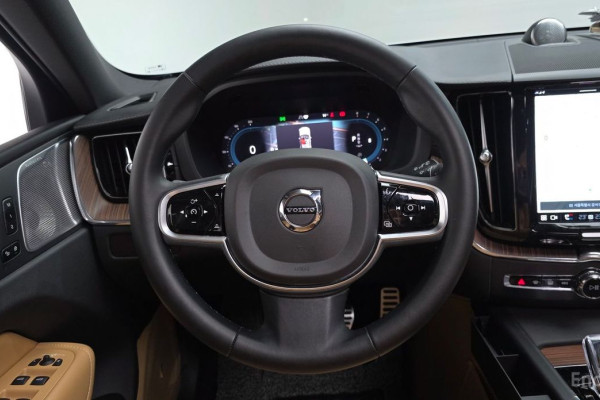 2023 Volvo XC60 с пробегом 29 579 км