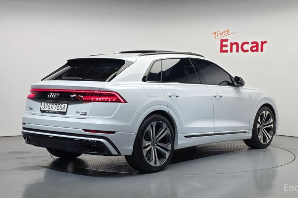 2023 Audi Q8 с пробегом 32 759 км