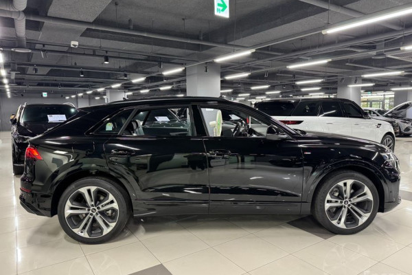 2026 Audi Q8 с пробегом 19 км