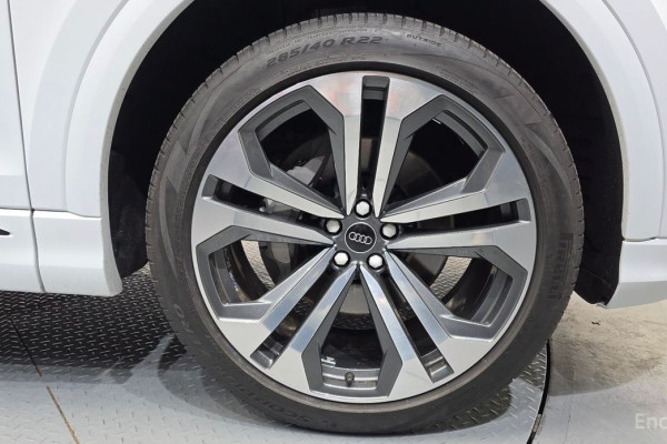 2023 Audi Q8 с пробегом 32 759 км