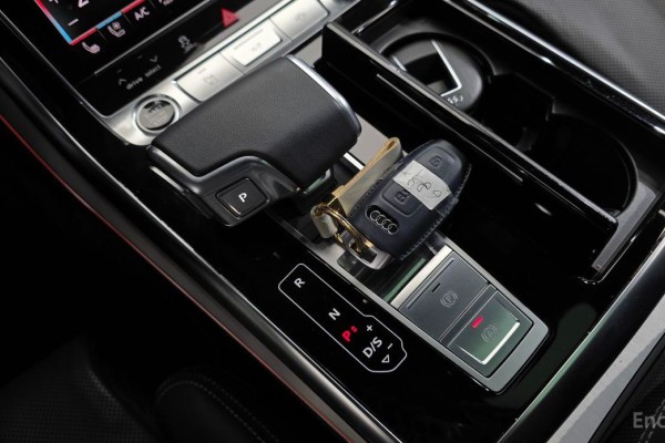 2023 Audi Q8 с пробегом 32 759 км