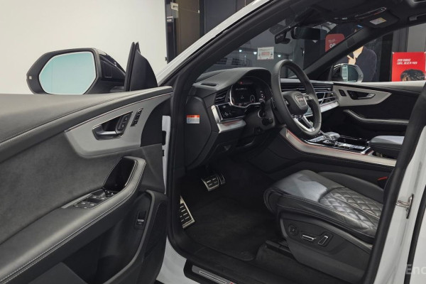 2023 Audi Q8 с пробегом 32 759 км