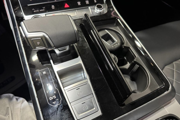 2026 Audi Q8 с пробегом 19 км