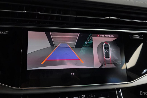 2023 Audi Q8 с пробегом 32 759 км