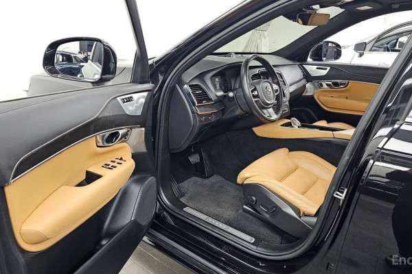 2022 Volvo XC90 с пробегом 138 607 км