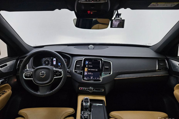 2021 Volvo XC90 с пробегом 45 290 км