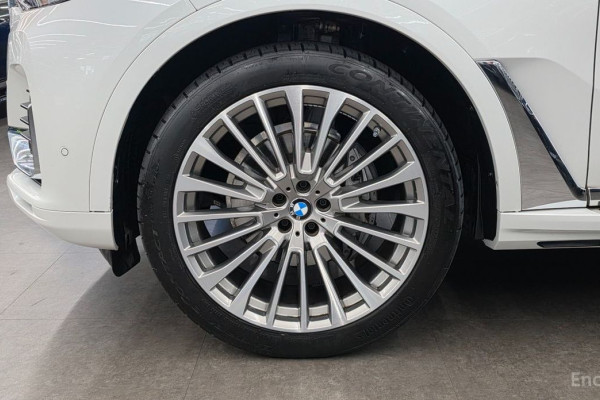 2022 BMW X7 с пробегом 33 642 км