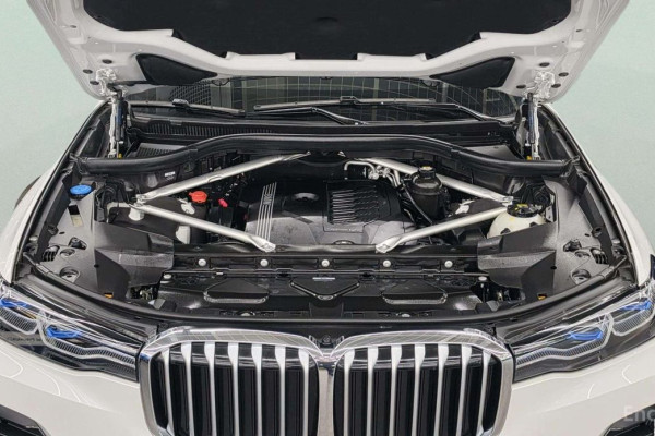 2022 BMW X7 с пробегом 33 642 км